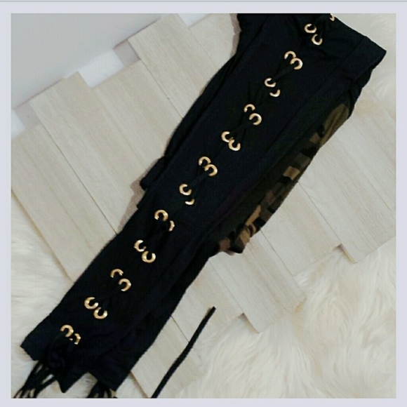 ❤️ Black Open Lace-Up Leggings w/ Camo Accents - Picture 6 of 8